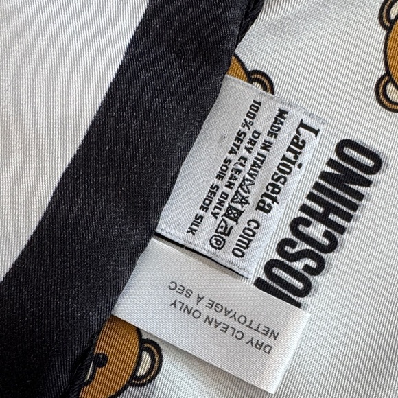 NWOT - Authentic - Moschino Bear Print Scarf in White and Black 100% Silk - Picture 5 of 5